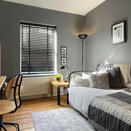 Townhouse In Trendy Suburb Of Hoole Apartment เชสเตอร์ ภายนอก รูปภาพ