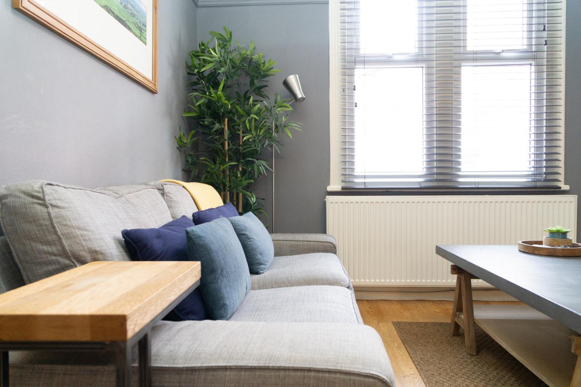 Townhouse In Trendy Suburb Of Hoole Apartment เชสเตอร์ ภายนอก รูปภาพ