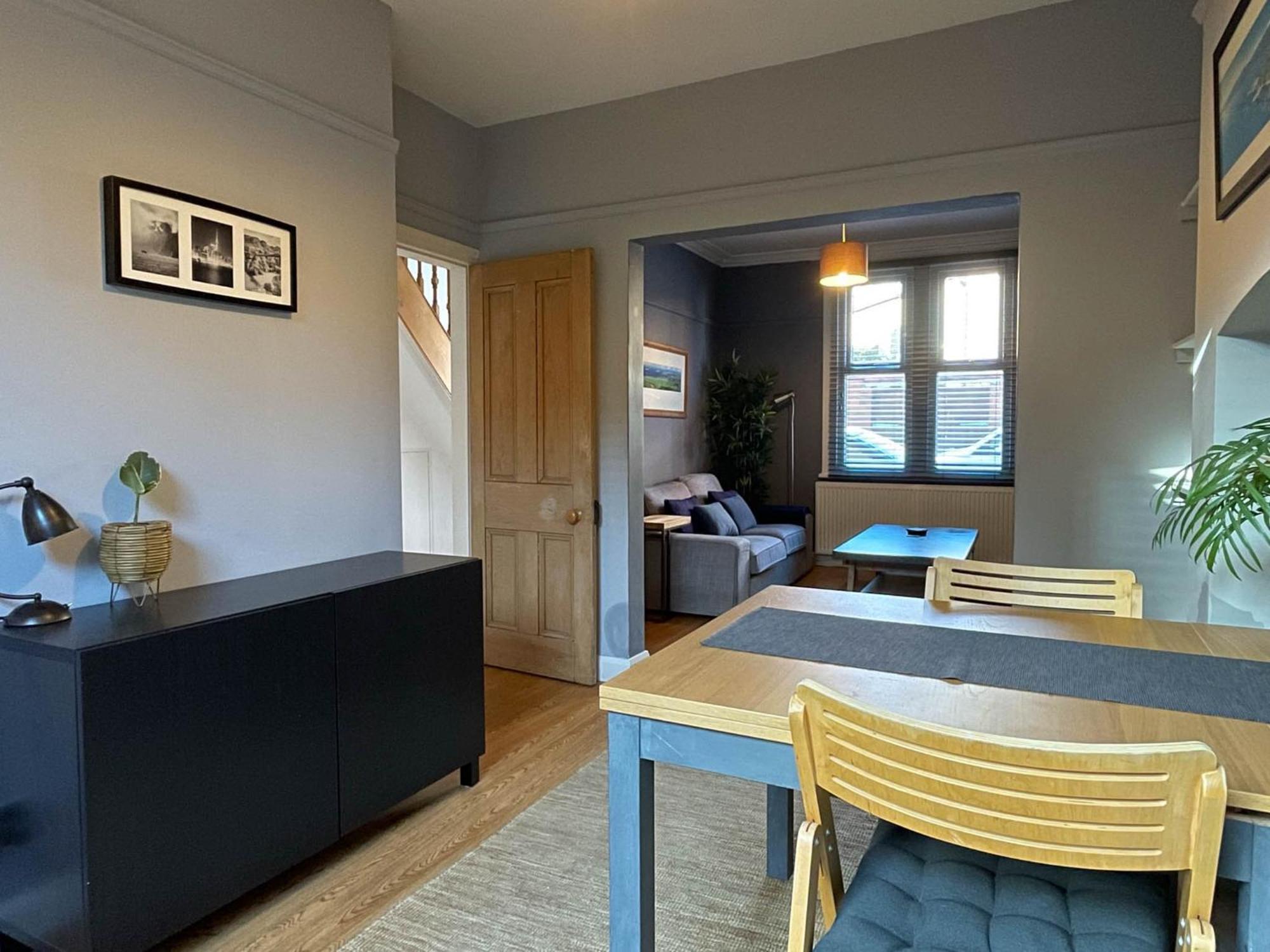 Townhouse In Trendy Suburb Of Hoole Apartment เชสเตอร์ ภายนอก รูปภาพ