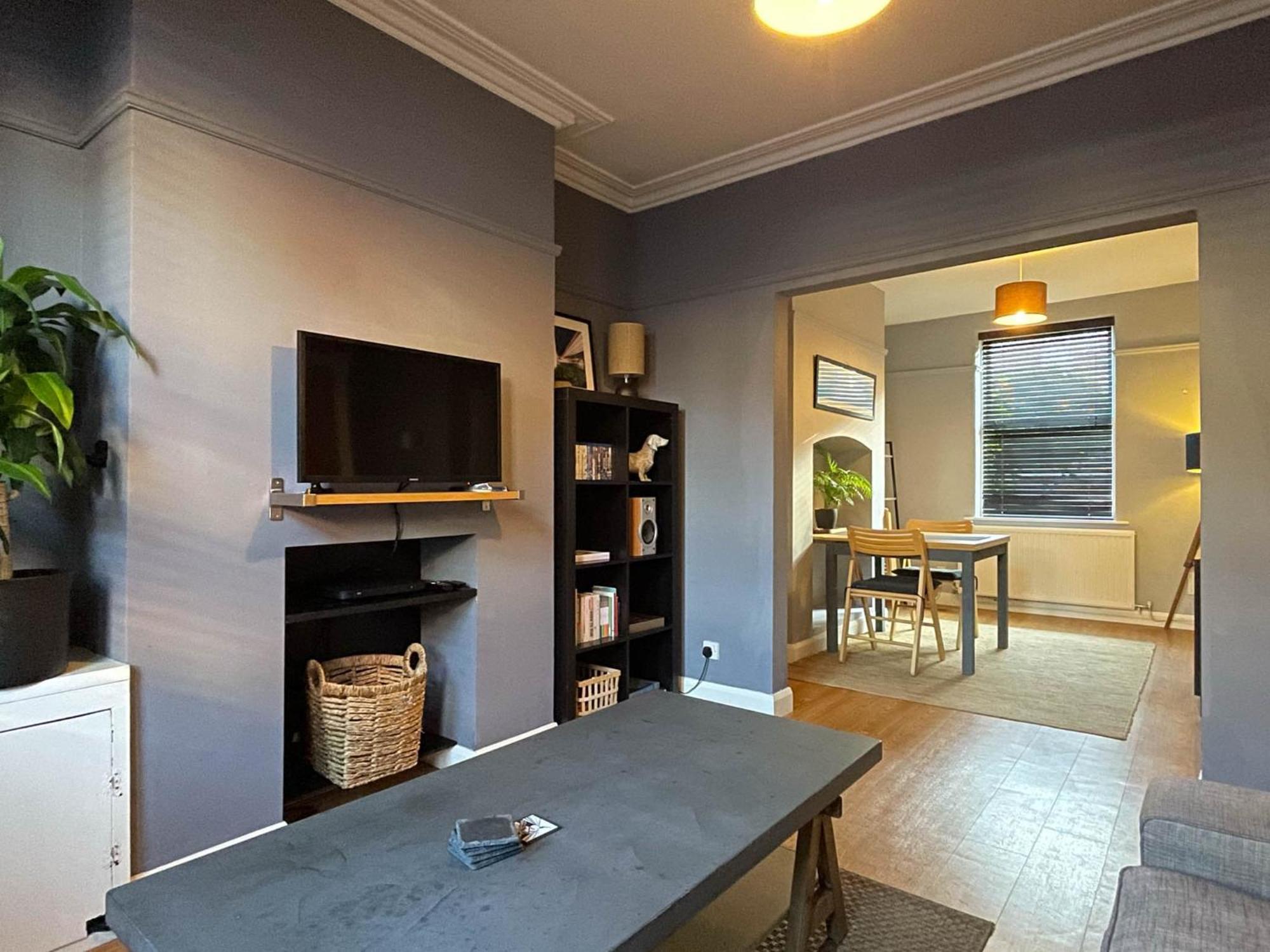 Townhouse In Trendy Suburb Of Hoole Apartment เชสเตอร์ ภายนอก รูปภาพ