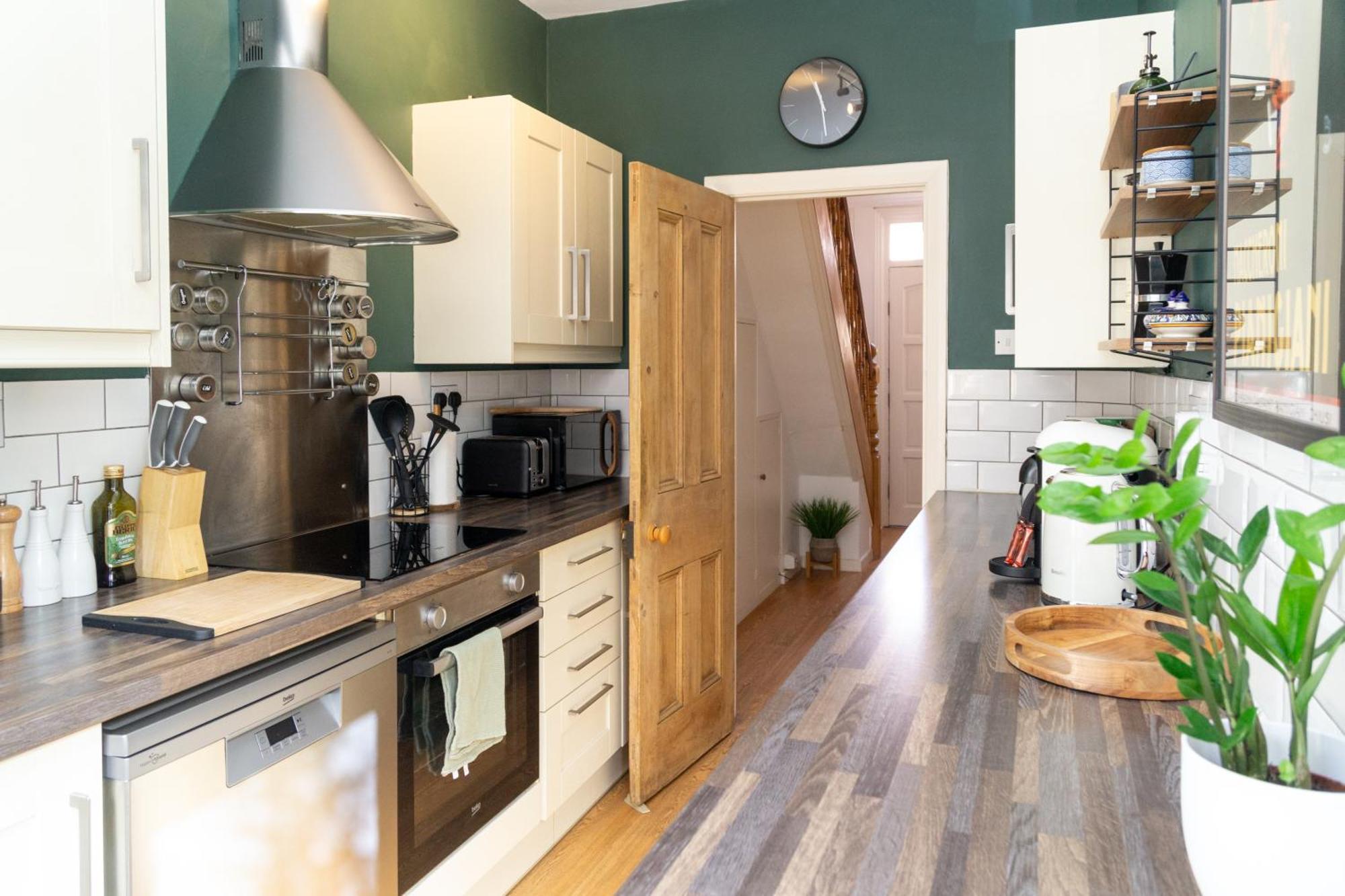 Townhouse In Trendy Suburb Of Hoole Apartment เชสเตอร์ ภายนอก รูปภาพ