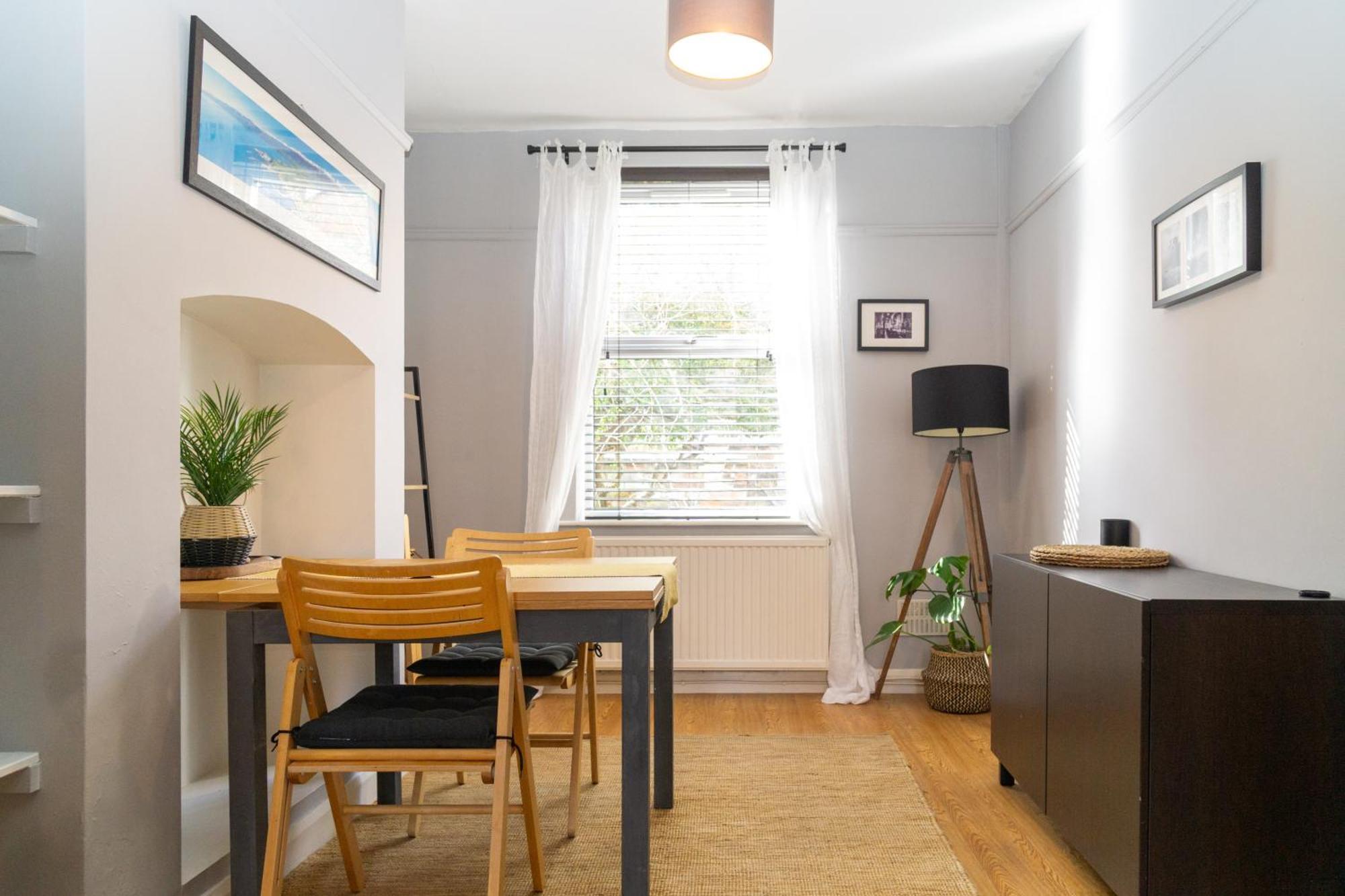 Townhouse In Trendy Suburb Of Hoole Apartment เชสเตอร์ ภายนอก รูปภาพ